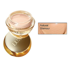 Load image into Gallery viewer, Avon Luxe Velvet Matte Creme Foundation
