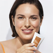 Load image into Gallery viewer, Anew Anew Daily Defence Vitamin C SPF 50 Moisturiser - 50ml
