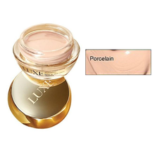 Load image into Gallery viewer, Avon Luxe Velvet Matte Creme Foundation
